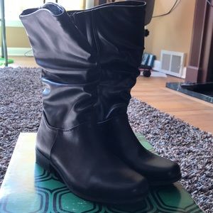 Black East 5th boots